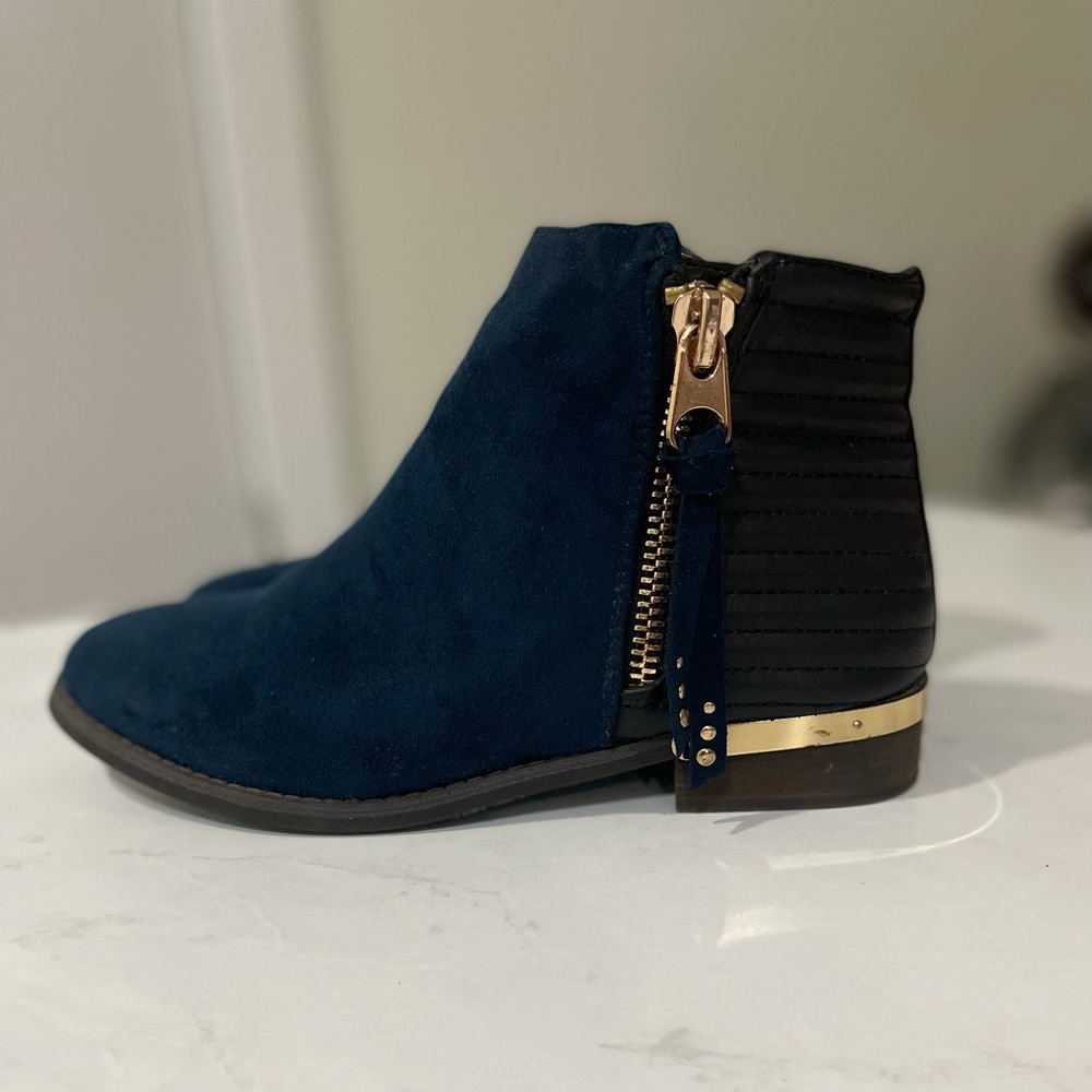 G.C. Shoes, 7.5, blue booties